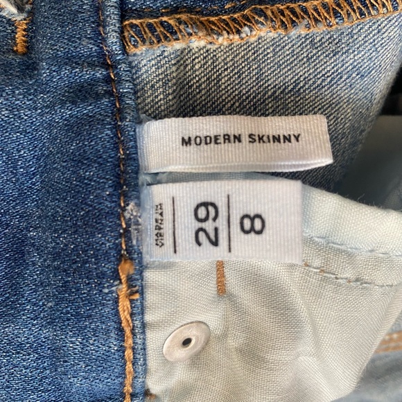 LOFT modern skinny fit denim. Stripe detail on sides of the legs.Size 8 - Picture 4 of 5